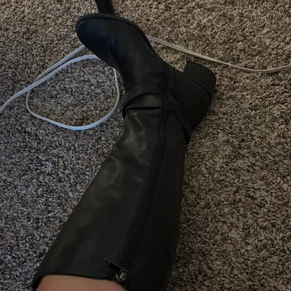 Anne Klein Black Elegant Heeled Boots - Picture 6 of 8
